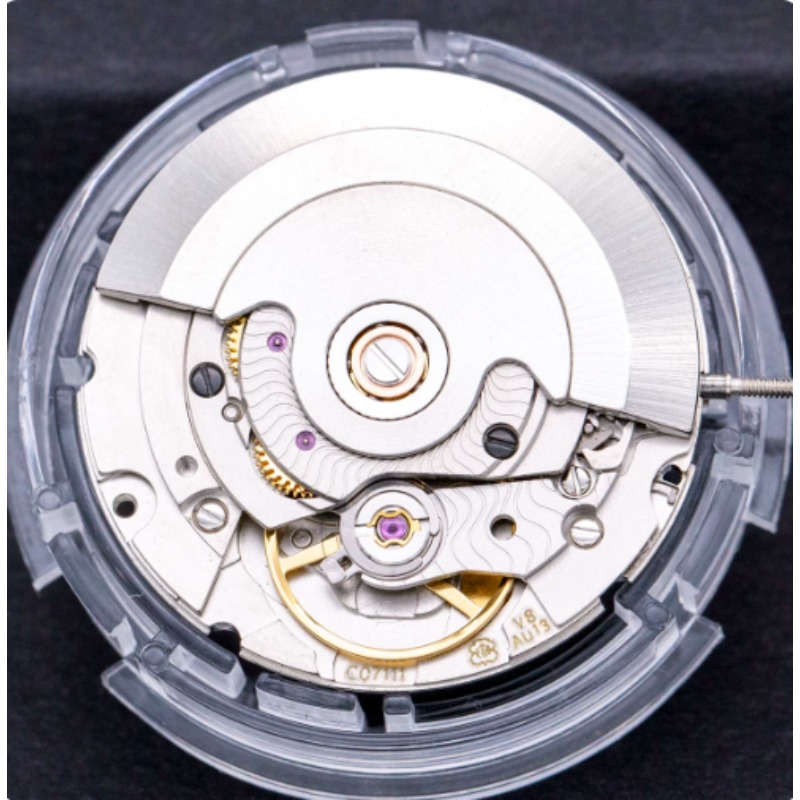 Loook Store ETA C07.111 V8 Cer – Watch V8 Bewertung und Preis